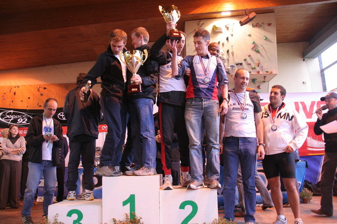 Le podium par équipe masculin Le podium par équipe masculin