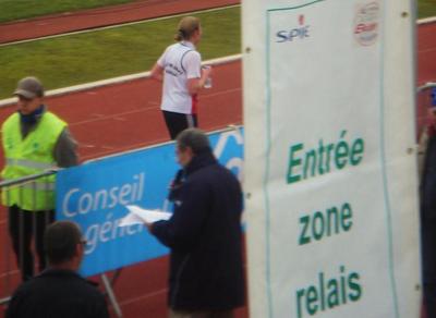 Heidi ; notre porteuse d'eau favorite à mi-course! Heidi ; notre porteuse d'eau favorite à mi-course!