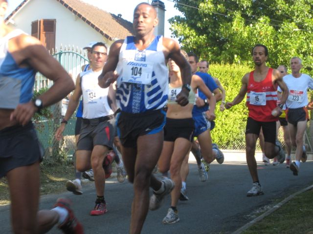 Le départ où Serge évolue encore en terrain connu : le bitume! Le départ où Serge évolue encore en terrain connu : le bitume!
