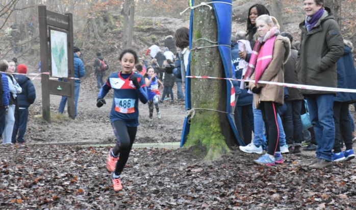 Mélissa REDAIS championne départementale poussine de cross Mélissa REDAIS championne départementale poussine de cross