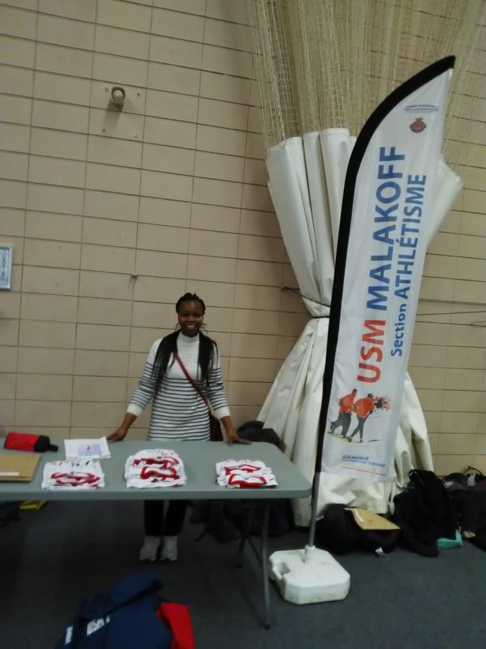 La maman de Mélissa à la distribution des dossards La maman de Mélissa à la distribution des dossards