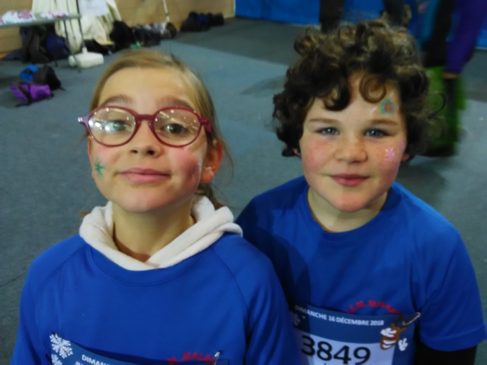 Mila et Julie après un passage au stand maquillage