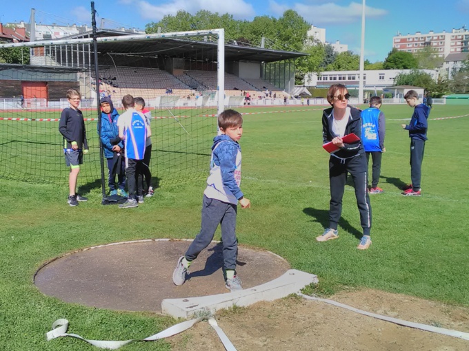 Karine veille au poids Karine veille au poids