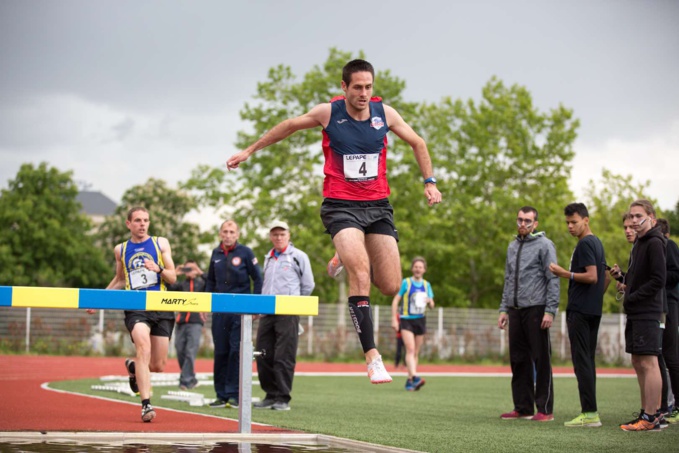 Cédric Garampon, en tête sur le 3000m steeple