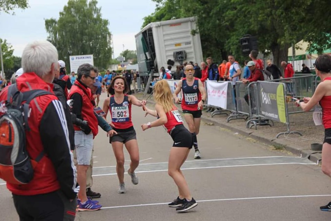 Les équipes mixte et féminine au passage de relais