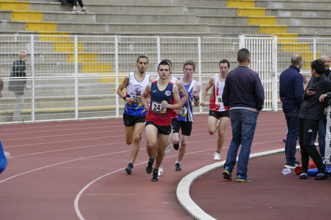 Florian Agraz mène la course Florian Agraz mène la course