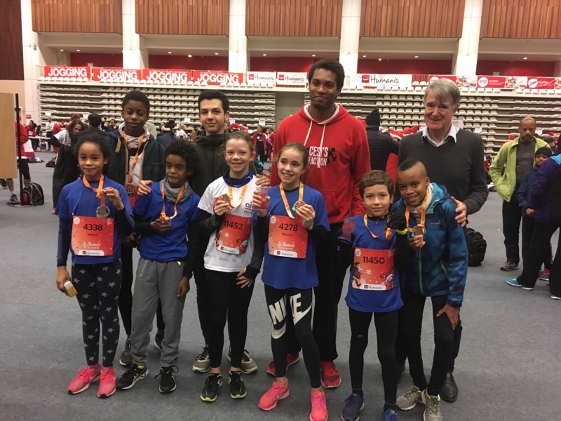 Une partie des poussins et poussines avec Ayoub et Rodrigue Une partie des poussins et poussines avec Ayoub et Rodrigue