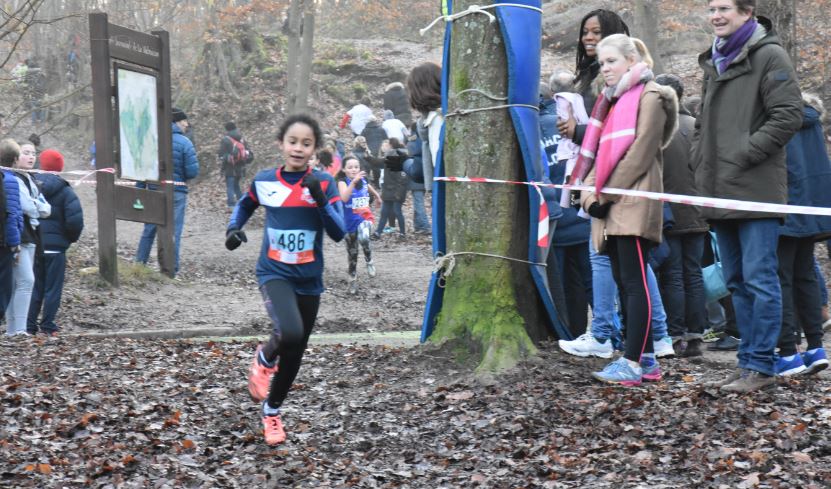 Mélissa REDAIS championne départementale poussine de cross