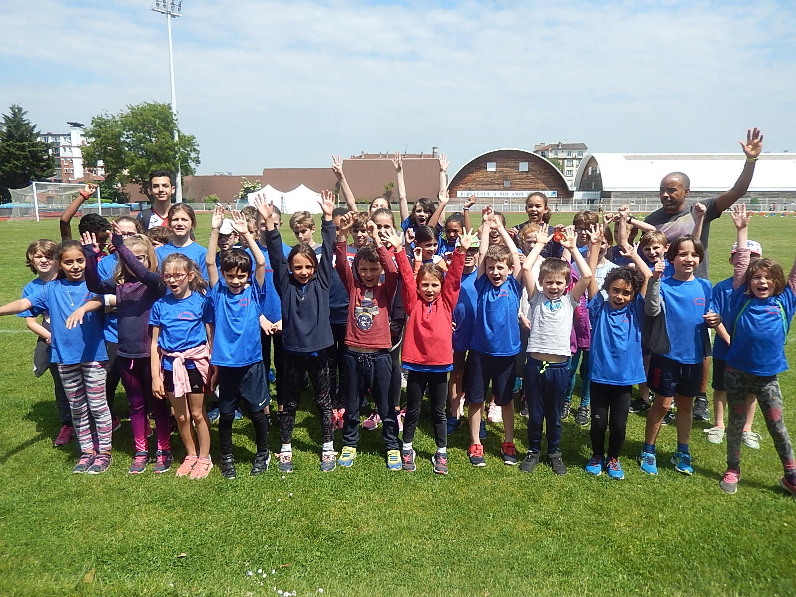 Les jeunes de Malakoff avec leurs entraineurs avant l'animation Les jeunes de Malakoff avec leurs entraineurs avant l'animation