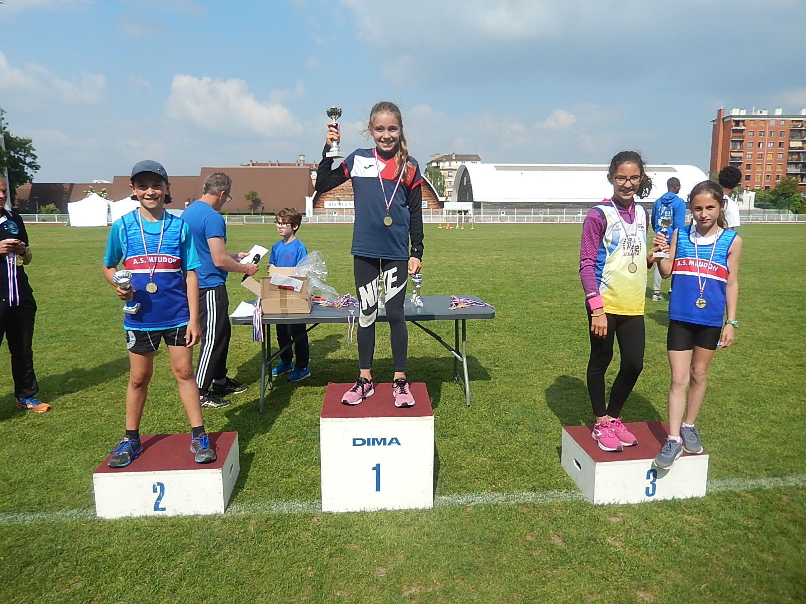 Blanche première poussine Blanche première poussine